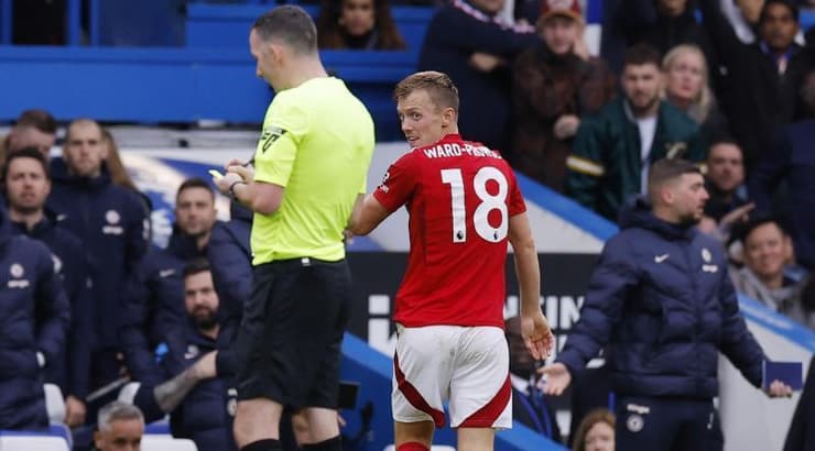 ג'יימס וורד פראוס יורד מכר הדשא לאחר ההרחקה