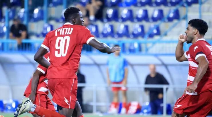 שחקני הפועל אום אל פאחם חוגגים (חג'אג' רחאל) שחקני הפועל אום אל פאחם חוגגים