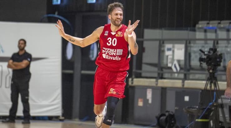 לוקאס גולדנברג, להט בפתיחה (רועי כפיר) לוקאס גולדנברג, להט בפתיחה