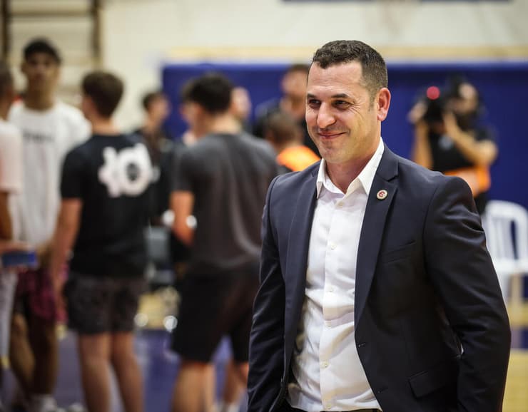 "קודם כל צריך לנצח". אלון (צילום: עוז מועלם) מאמן הפועל ירושלים יונתן אלון