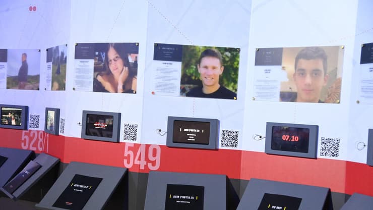 חשיפה ראשונה של התערוכה "מבעד עיניהם - סיפור קהילת כפר עזה"