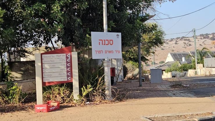 הכתב יואב זיתון עם חיילי גדוד 13 בגבול לבנון