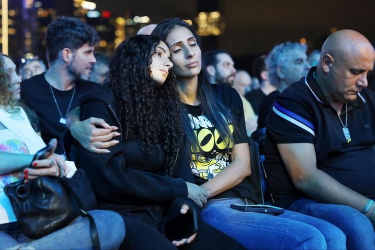 משפחות החטופים בטקס הזיכרון הלאומי