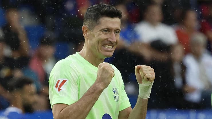 10 שערי ליגה אחרי תשעה מחזורים. לבנדובסקי (צילום: REUTERS/Vincent West) לבנדובסקי