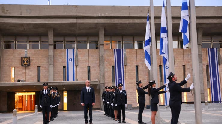 הורדת הדגל לחצי התורן בכנסת