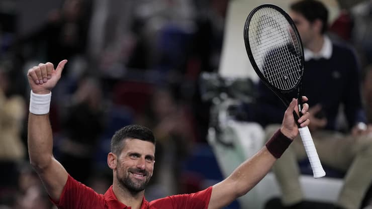 טייל לשמינית הגמר. ג'וקוביץ' (צילום: AP Photo/Andy Wong) ג'וקוביץ'