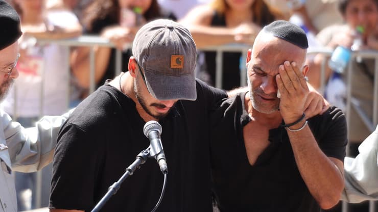 הלווייתו של סמ"ר עבדו ז"ל (צילום: יריב כץ) הלוויתו של סמ"ר נועם ישראל עבדו ז"ל בבית העלמין קדימה-צורן