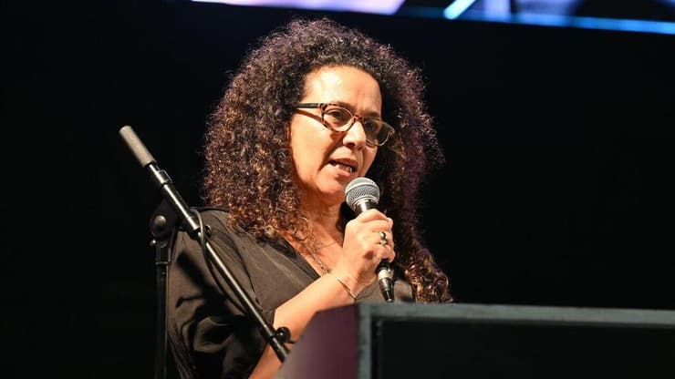 ניבה ונקרט. "איך אפשר לומר שניצחנו אם עומר עדיין לא כאן?" ( צילום: פאולינה פאטימר) "שרים יחד לשובם" בכיכר החטופים בהשתתפות משפחות חטופים