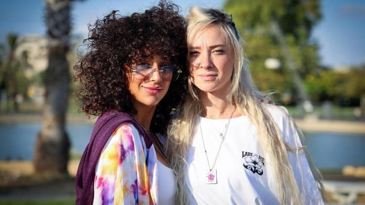 אלן רבינוביץ' ותהילה עקרב באירוע השנה לציון 7 באוקטובר של שבט קהילת הנובה