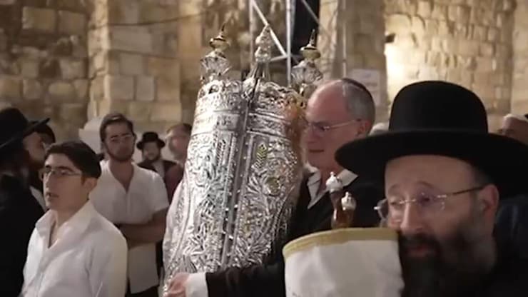 אירוע ההקפות - קרן מנומדין