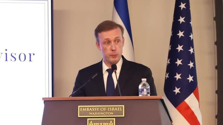 סאליבן. "האתגר של ישראל - להפוך ניצחונות טקטיים לאסטרטגיה" (צילום: שגרירות ישראל בוושינגטון) מנציחים את אירועי ה-7 באוקטובר בוושינגטון, ארה"ב