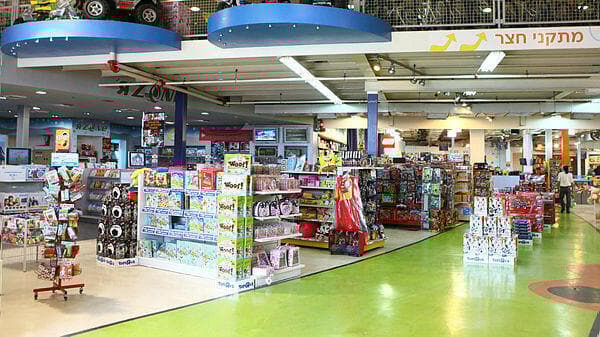 חנות של טויס אר אס (צילום: אוראל כהן) חנות של טויס אר אס