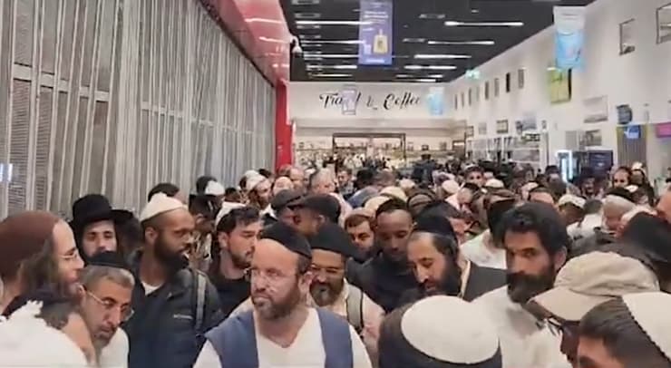 התור הארוך בשדה התעופה ברומניה התור הארוך בשדה התעופה ברומניה