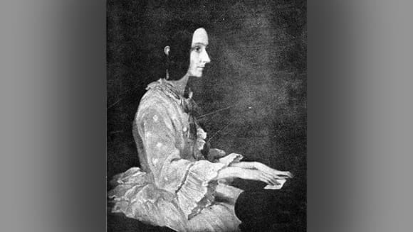 העניין שלה במתמטיקה לא היה מולד, והתפתח בהדרגה בעזרת מורים טובים. עדה לאבלייס מנגנת בפסנתר, ציור של הנרי פיליפס מ-1852 