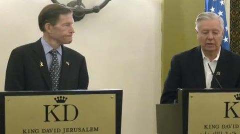 מסיבת עיתונאים של הסנאטורים ריצ'רד בלומנטל ולינדזי גרהאם בישראל