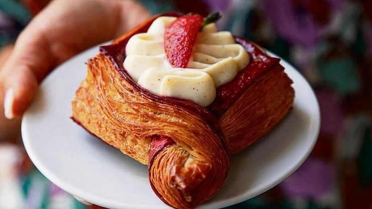 קאסה טואה. הגרסה של ארץ המגף לפטיסרי הצרפתי (צילום: גל קלדרון) קאסה טואה, הרצליה פיתוח