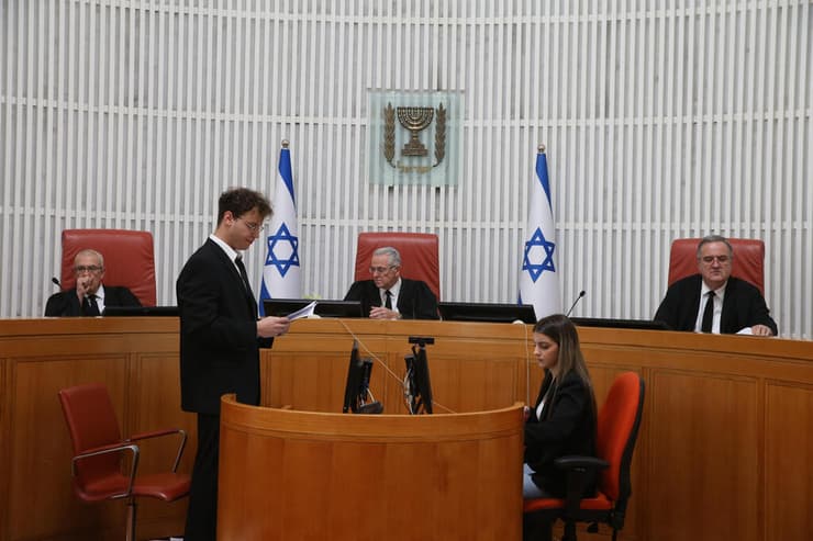 השופטים בדיון