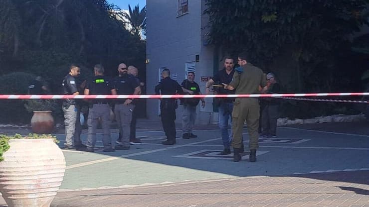 פירוק ראש הנפץ הקרבי ליד בניין מגורים בקריית מוצקין