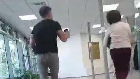 משלחת של גולים איראנים בחיפה - רצים לממ"ד בזמן אזעקה