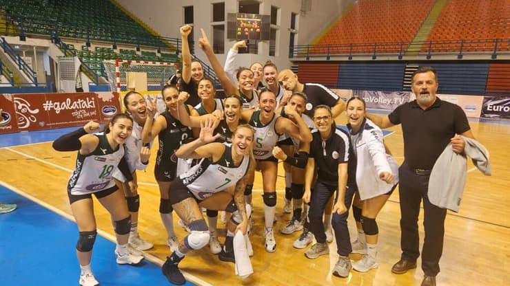 "ניצחון מתוק בתקופה מאוד מורכבת". בנות הפועל כפר סבא חוגגות בניקוסיה (צילום: באדיבות מועדון) בנות הפועל כפר סבא