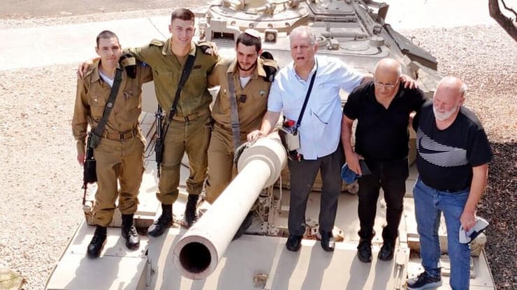 איחוד גדוד 77 - עמיר נאור, אבגדור קהלני, מעיין כהן אליסף, יהב מורן, שלום יוסף, עמיר נאור ובר קולומה גונזלוס