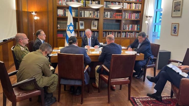 ראש הממשלה בנימין נתניהו בשיחה  עם נשיא ארצות-הברית ג'ו ביידן, בלשכת ראש הממשלה בירושלים