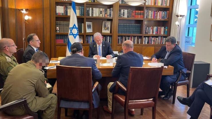 ראש הממשלה בנימין נתניהו בשיחה  עם נשיא ארצות-הברית ג'ו ביידן, בלשכת ראש הממשלה בירושלים