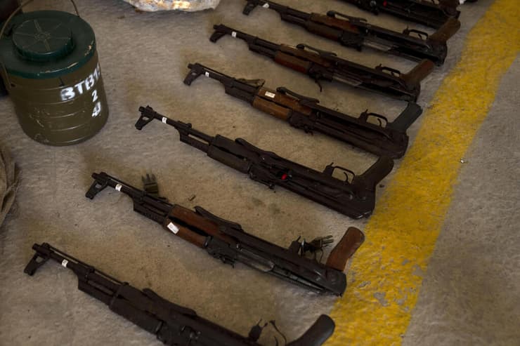 צילום: AP Photo/Maya Alleruzzo צה"ל מציג לתקשורת אמצעי לחימה שנתפסו