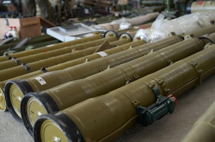 צילום: תומר שונם הלוי צה"ל מציג לתקשורת אמצעי לחימה שנתפסו