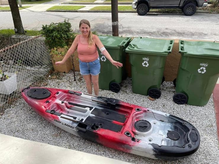 הנזק לביתה של אפי זרזי גלזן באזור טמפה, אחרי הוריקן הקודם (צילום: באדיבות אפי זרזי גלזן) הרס לביתה של אפי זרזי גלזן ישראלית שחיה באזור טמפה פלורידה ארה"ב אחרי הוריקן הלין ושכעת התפנתה בעקבות ההוריקן מילטון