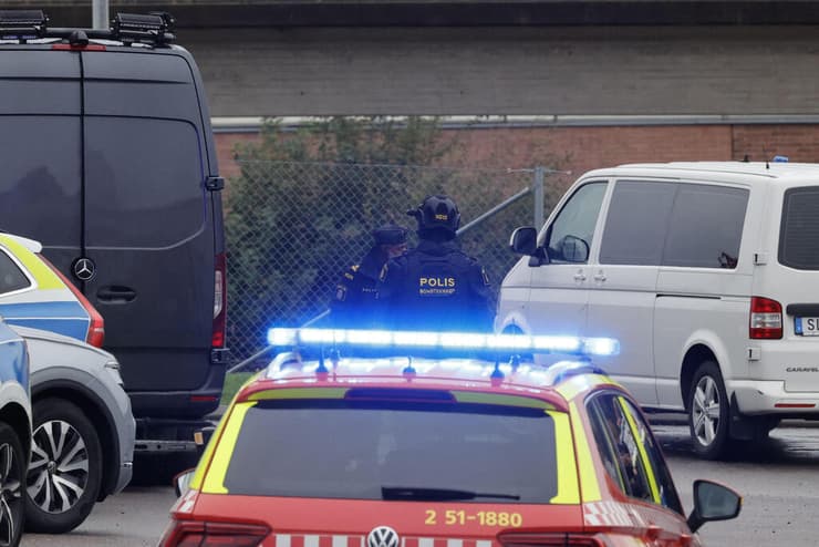 משטרת שבדיה בזירת ירי ליד משרדי חברת אלביט בעיר גטבורג