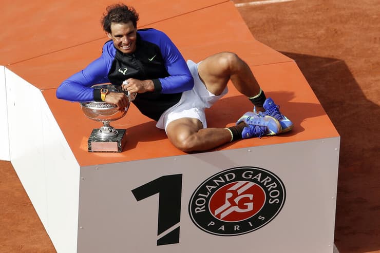 נדאל חוגג "לה דסימה" ברולאן גארוס ב-2017