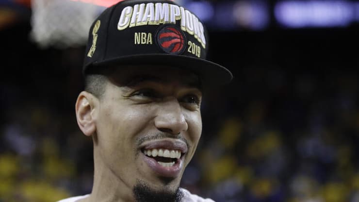 תולה את נעליו. גרין (צילום: AP) דני גרין