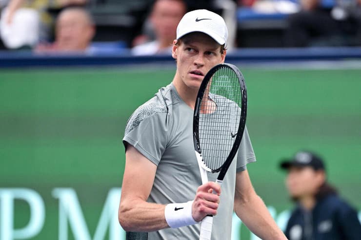 בחצי הגמר, בשתי מערכות. סינר (צילום: HECTOR RETAMAL / AFP) יאניק סינר