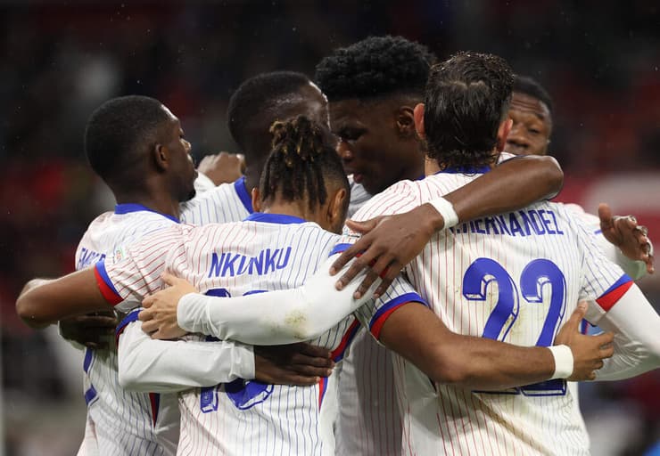 שחקני צרפת חוגגים