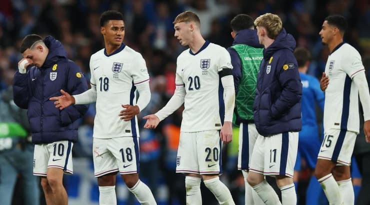 שחקני נבחרת אנגליה מאוכזבים