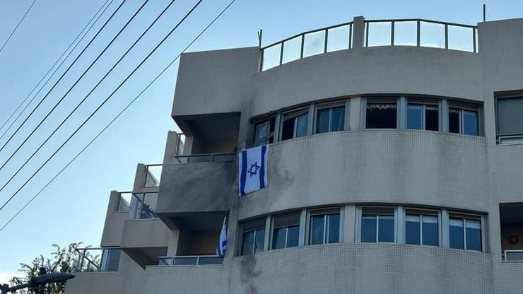 הדיור המוגן בהרצליה שנפגע בעקבות חדירת הכטב"מים מלבנון
