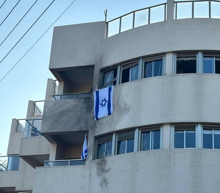 הדיור המוגן בהרצליה שנפגע בעקבות חדירת הכטב"מים מלבנון