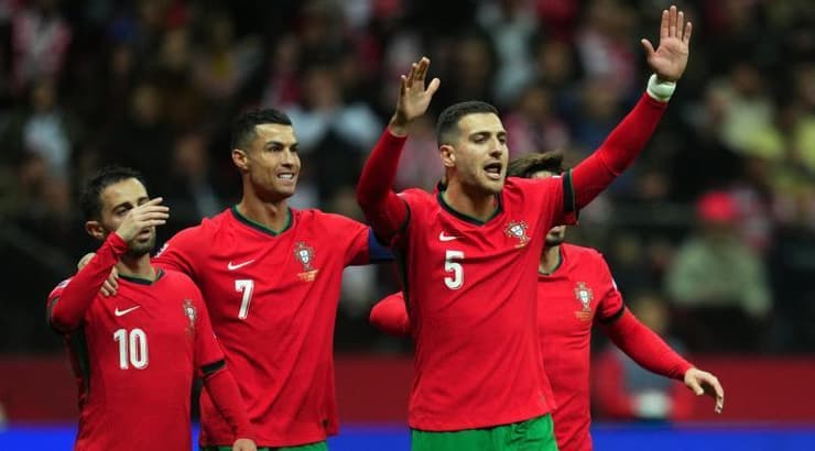 שחקני נבחרת פורטוגל חוגגים