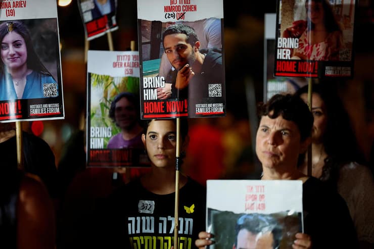 מחאה למען השבת החטופים בצאת יום הכיפורים בתל אביב