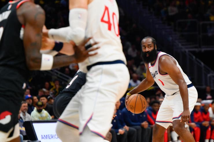 מחמם מנועים. ג'יימס הארדן (Steven Bisig/Reuters) שחקן לוס אנג'לס קליפרס ג'יימס הארדן