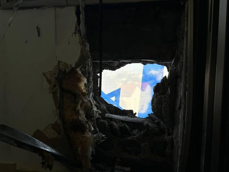 בית יוליאנה שנפגע מכטב"ם בהרצליה