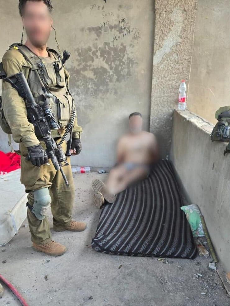 תיעוד נדיר מלבנון: צה"ל לכד מחבל שעלה ממנהרה