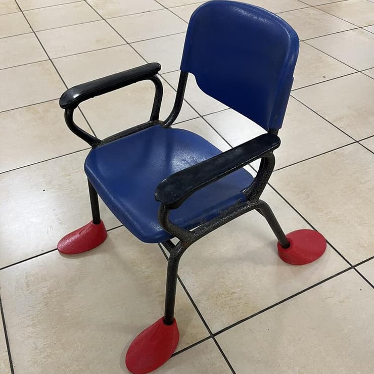 "הכיסא של עוז". "הנוחות שלו הייתה בראש סדר העדיפויות" (צילום: באדיבות HIT מכון טכנולוגי חולון) "הכסא של עוז" שעוצב ויוצר על ידי צמד הסטודנטים איליי חסון ועמית הראל