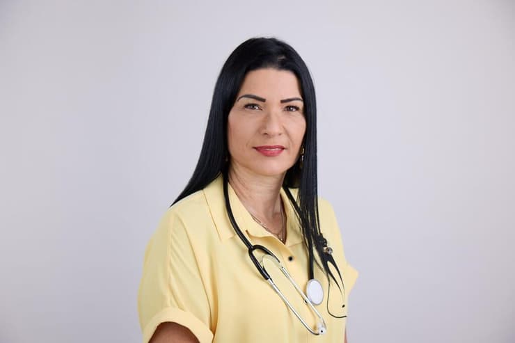 ד"ר ורד סימוביץ', מומחית ברפואת משפחה ובמנהל רפואי, ומנחת הפודקאסט. (צילום: עופר חג'יוב) ד"ר ורד סימוביץ', מומחית ברפואת משפחה ובמנהל רפואי, ומנחת הפודקאסט.