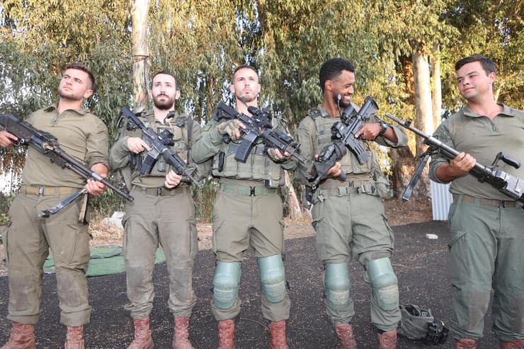 לוחמים בגדוד 890