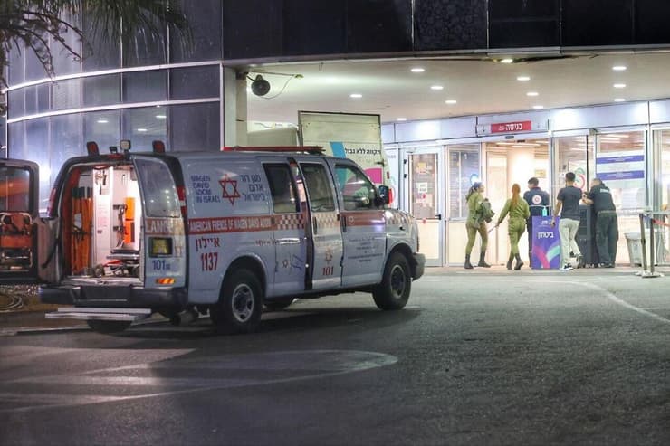 פינוי פצועים מנפילת כטב"ם לבית חולים בשיבא
