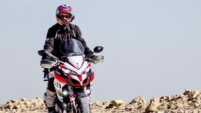 עמוס על האופנוע. "נסעתי עליו לצפון ונשבר לי הלב" (מהאלבום האישי) עמוס ברעם על האופנוע