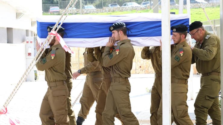 הלווייתו של סמ"ר איתי פוגל (צילום: שאול גולן ) הלווייתו של סמ"ר איתי פוגל