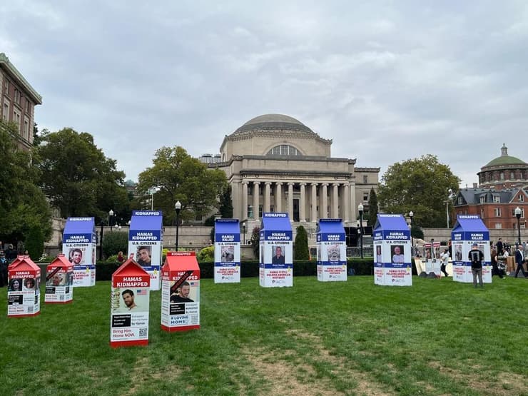 מיצג קרטוני החלב בניו יורק